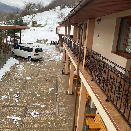 Садиба У Дохтора Відпочинок У Карпатах Golubinoye Exterior photo